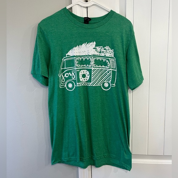 Gildan Tops - Gildan Green Short Sleeve Christmas T-Shirt